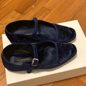 Scarosso Women's Navy Velvet Flats